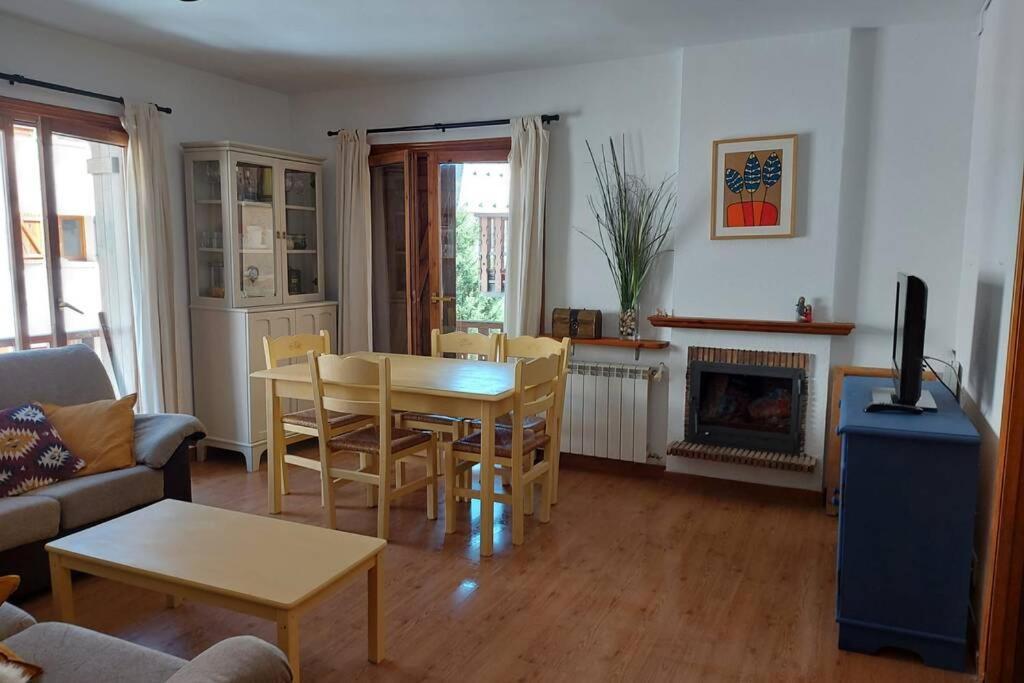 Casa Bihotz - Bonito Y Centrico Apartamento Con Garaje En Sallent Sallent de Gállego Екстериор снимка