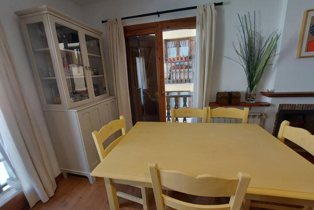 Casa Bihotz - Bonito Y Centrico Apartamento Con Garaje En Sallent Sallent de Gállego Екстериор снимка